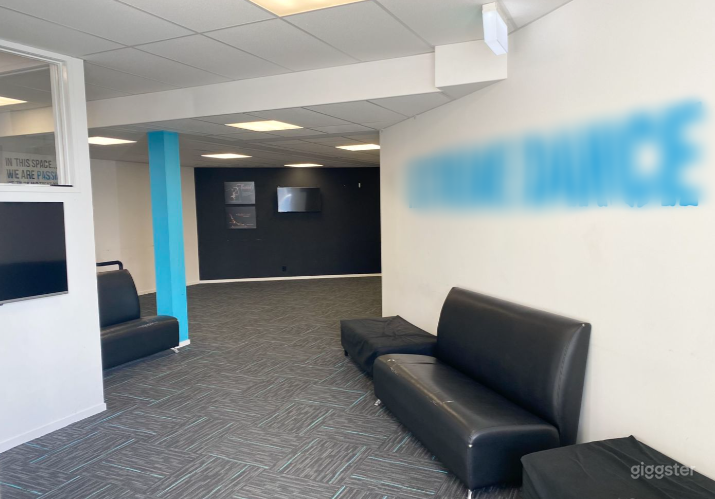 Massive Studio Complex Photo 4