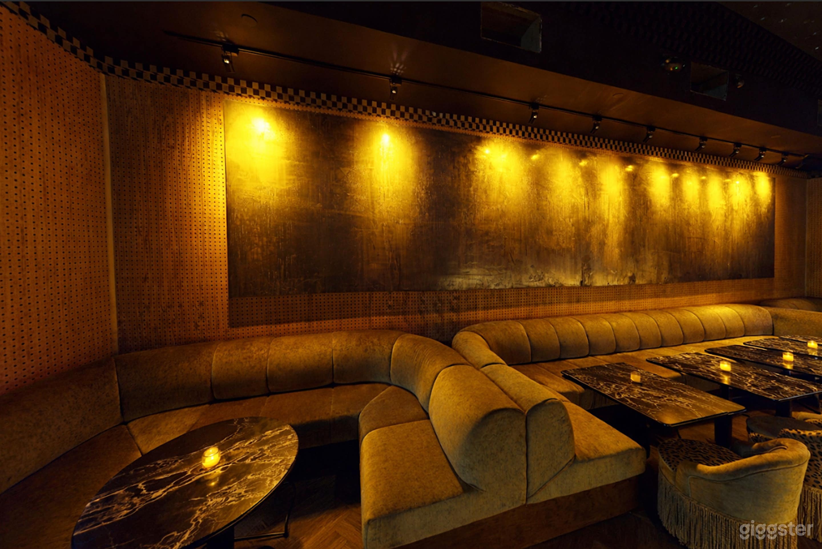 Seated dining + cocktail bar + lounge experience Photo 3