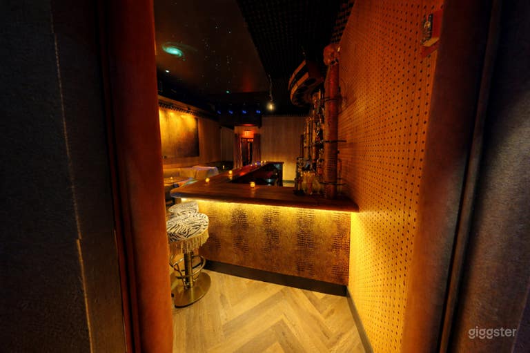  Seated dining + cocktail bar + lounge experience 