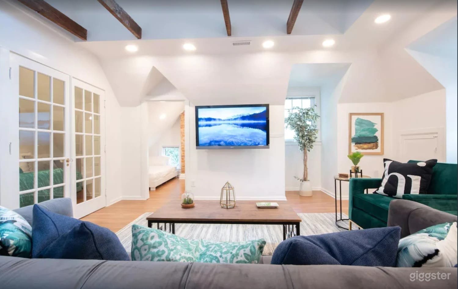 Modern Historic Charm Space in Cincinnati Photo 3