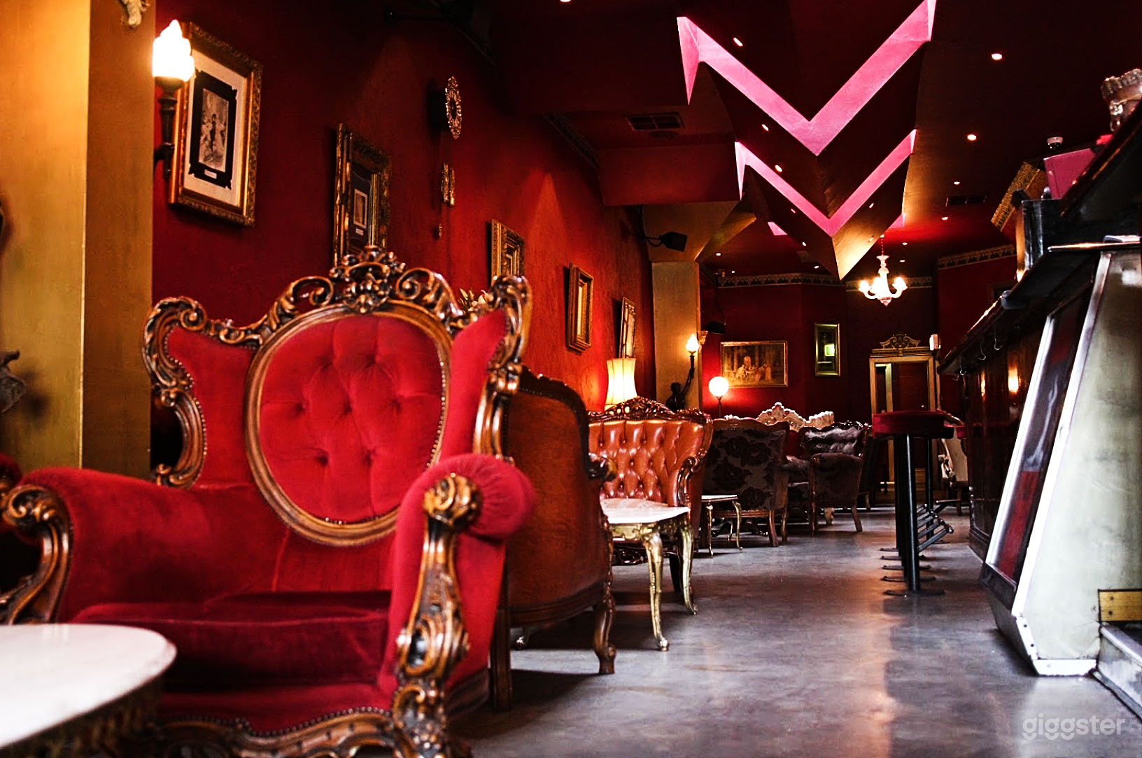 MAIN BAR EXCLUSIVE AREA Photo 2