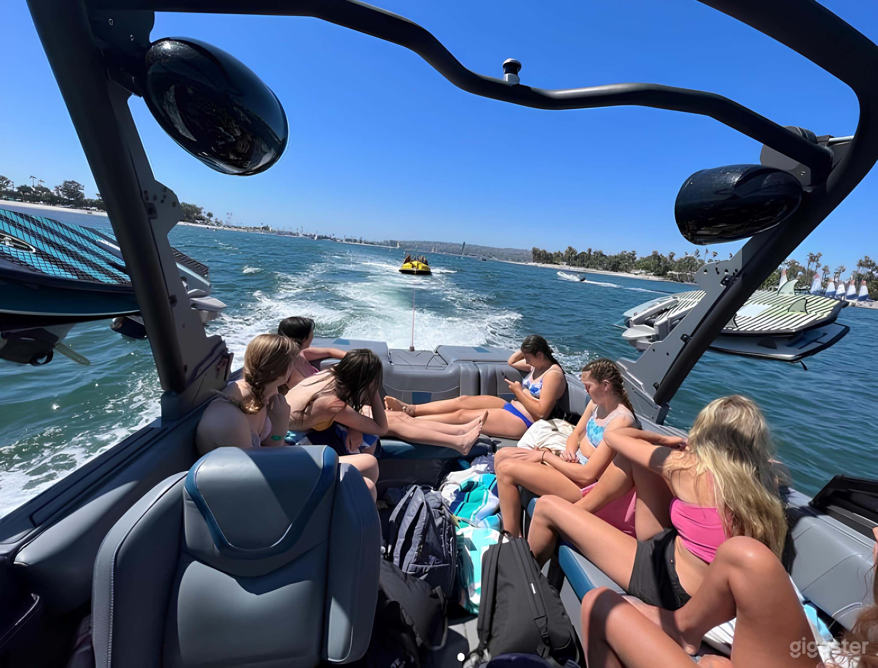 Spacious 23 LSV Boat Photo 3