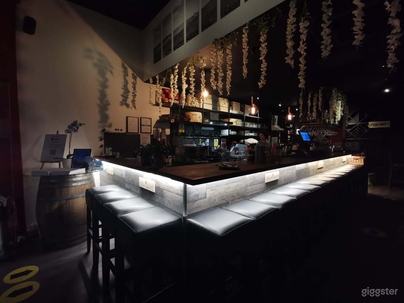 Amazing Wine Bar in Edinburgh Photo 4