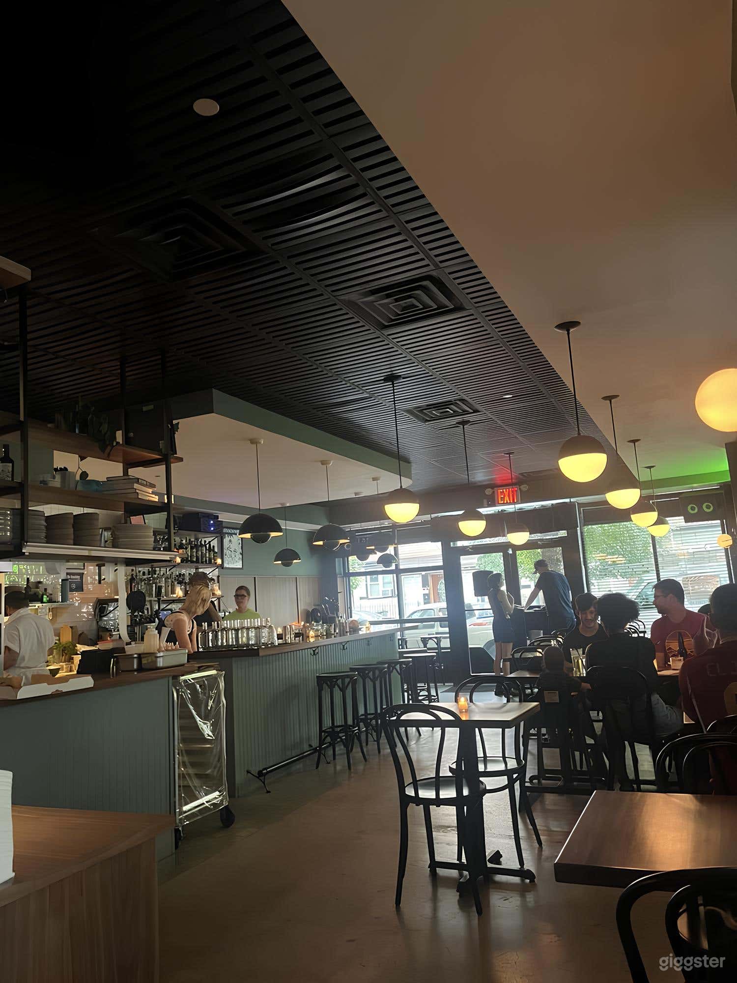 Pizza Restaurant &amp; Bar in Ridgewood, NY Photo 4