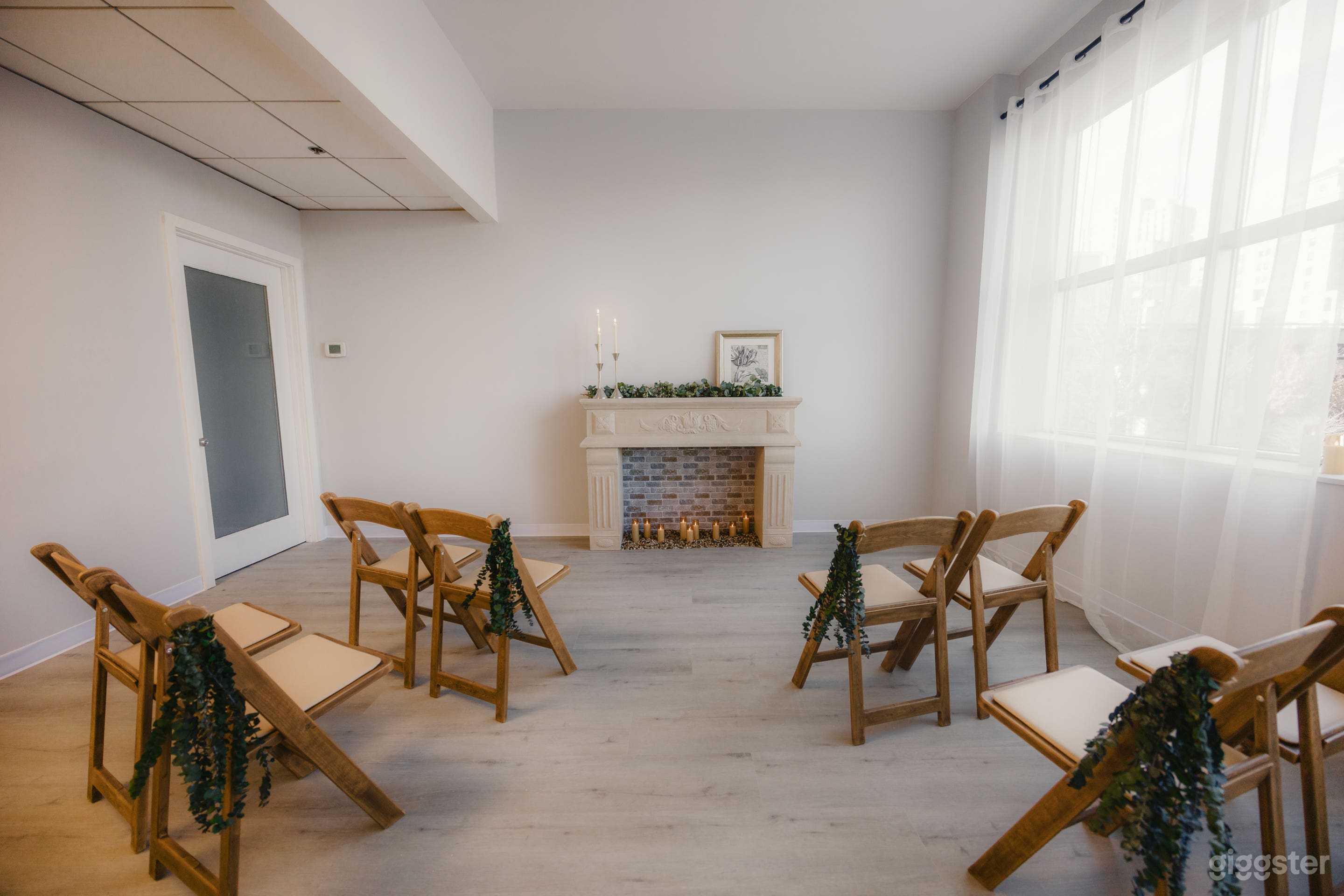 Modern, Light-Filled Space for Intimate Events Photo 4