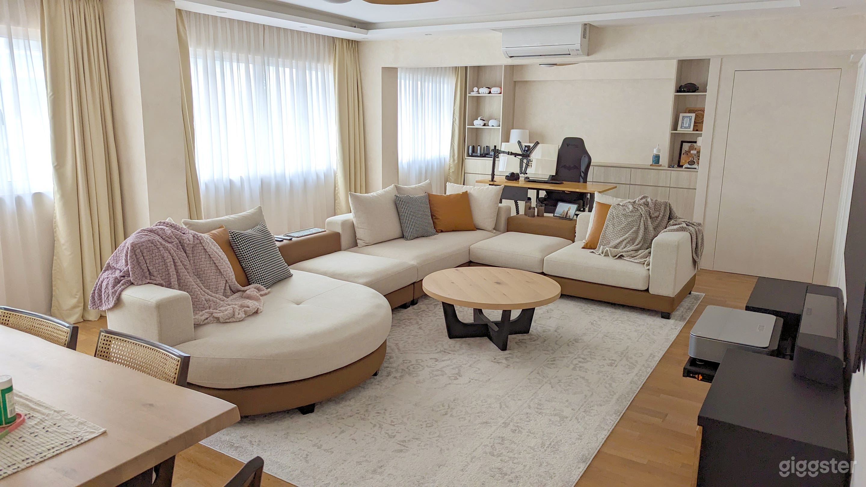 5 Room Spacious Serene and Smart Home Apartment HDB - East Photo 1