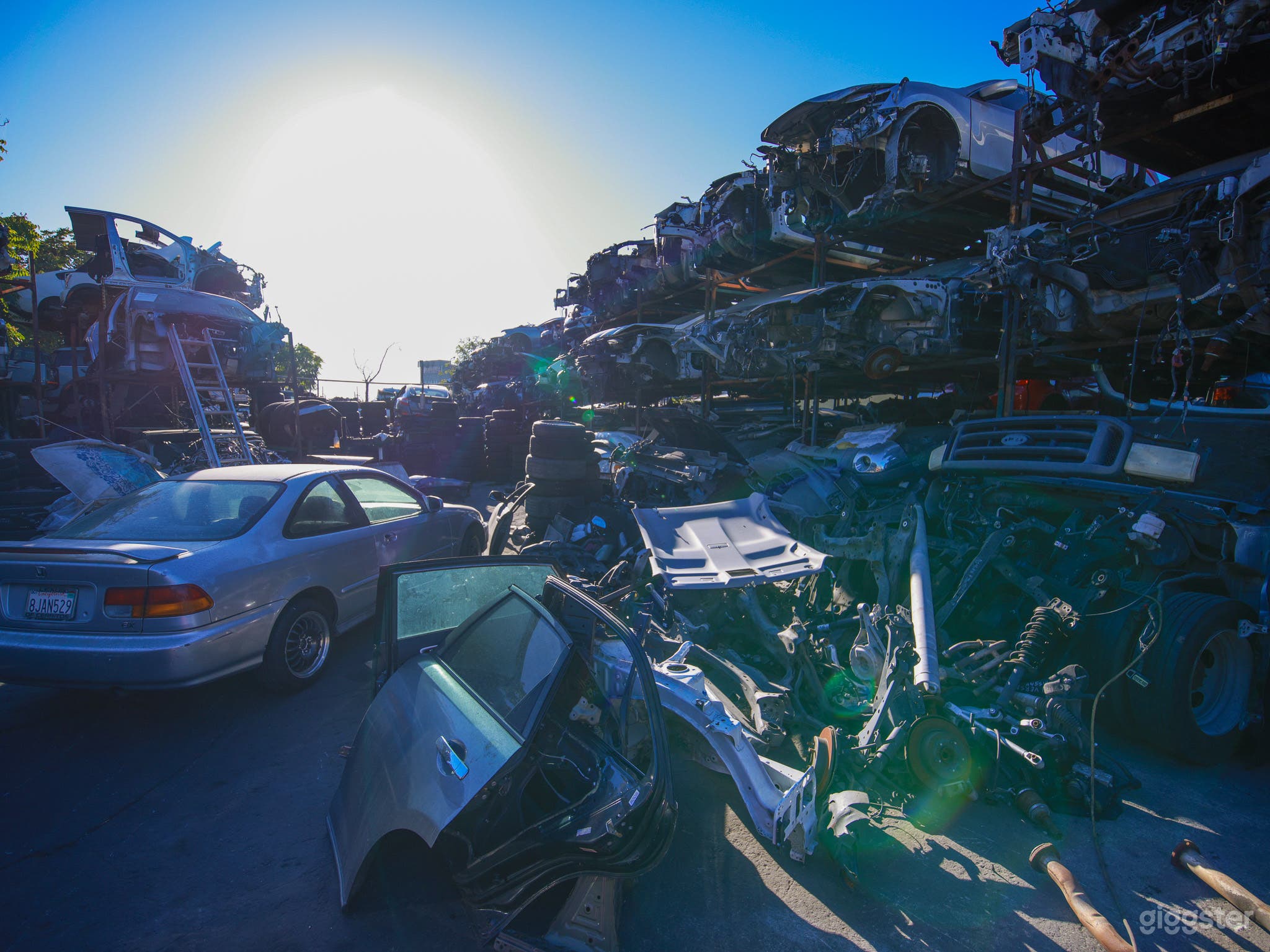 CINEMATIC JUNKYARD #045 Photo 4