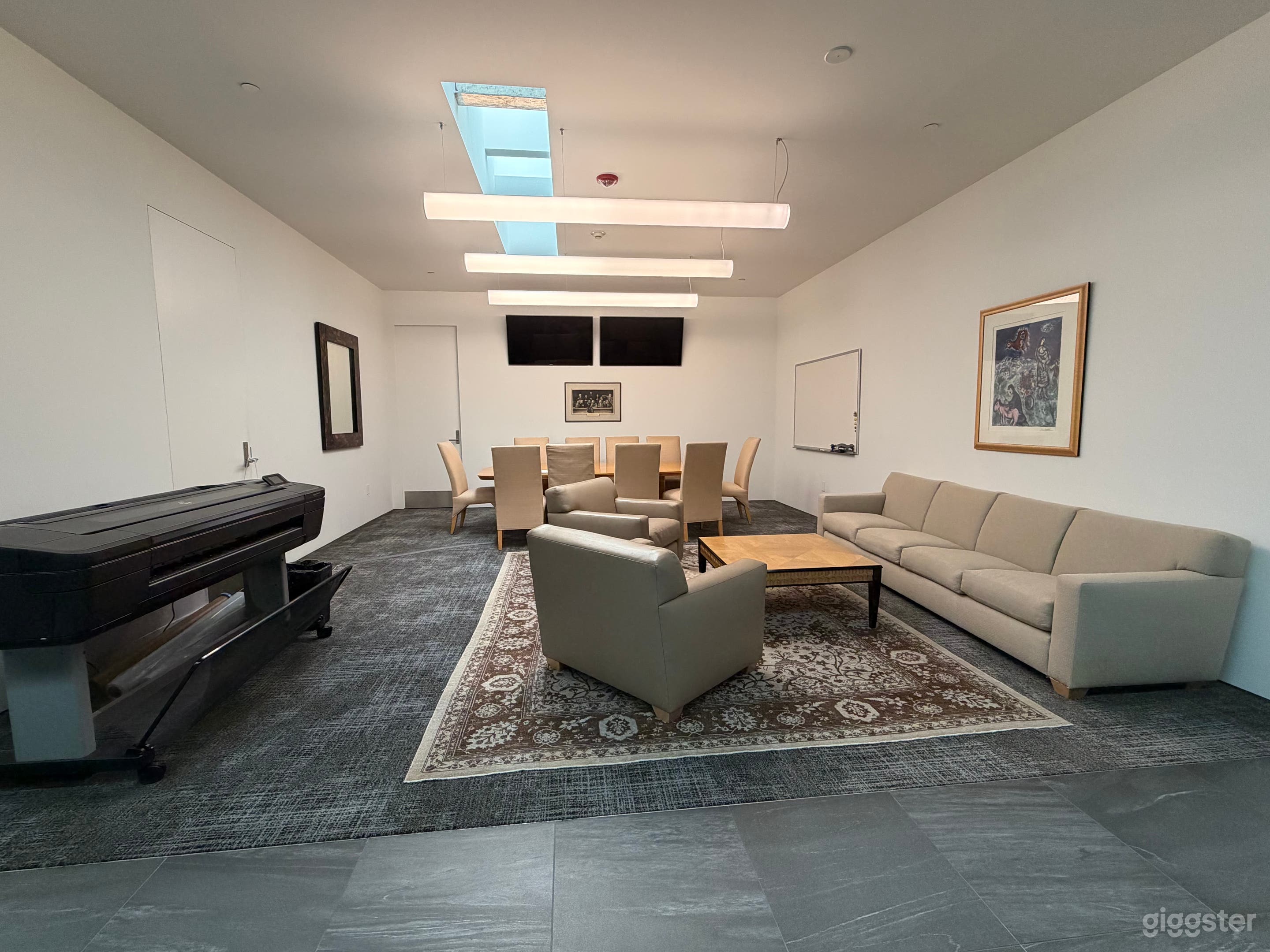 Modern Office Space Photo 3