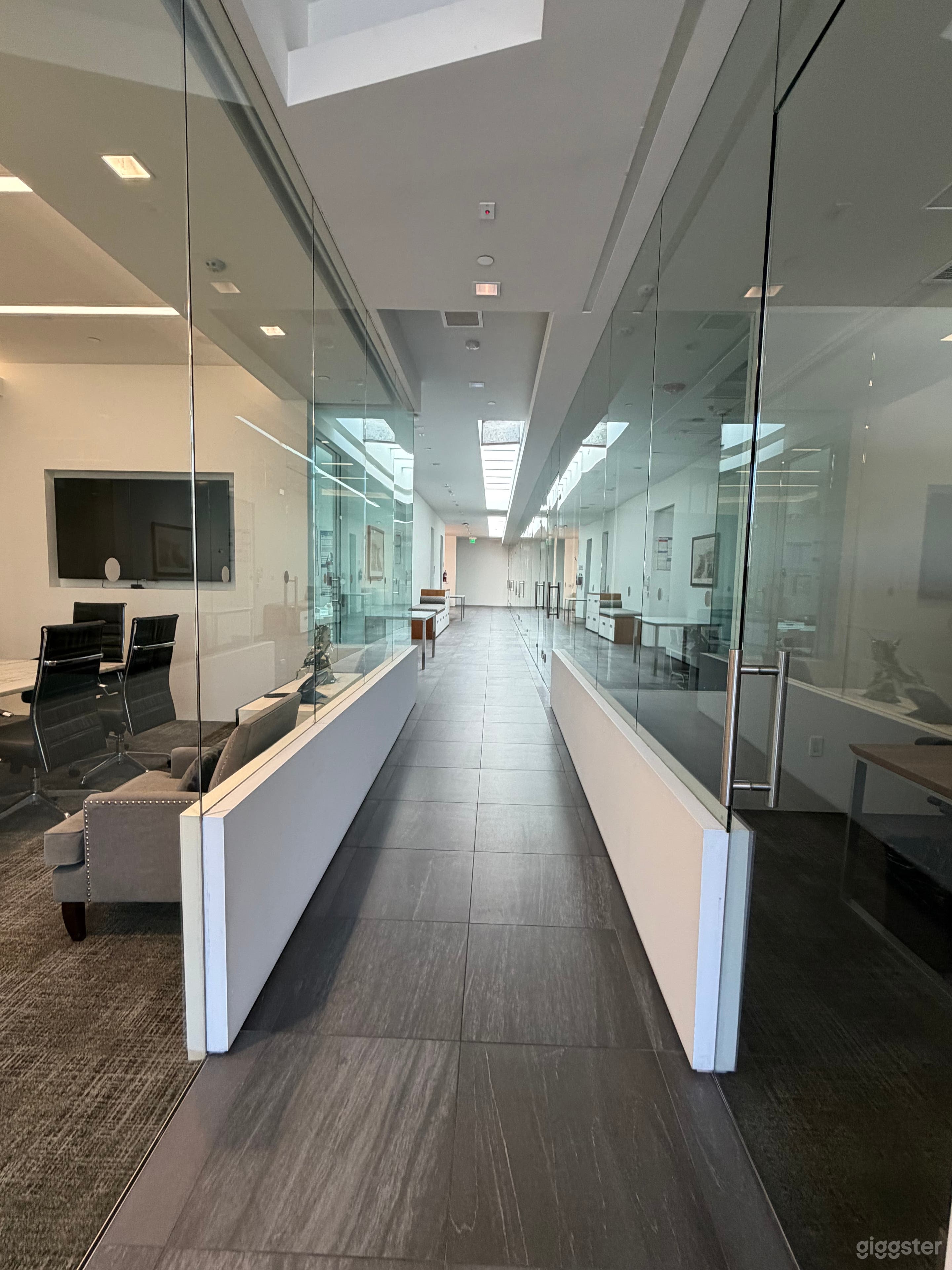 Modern Office Space Photo 1