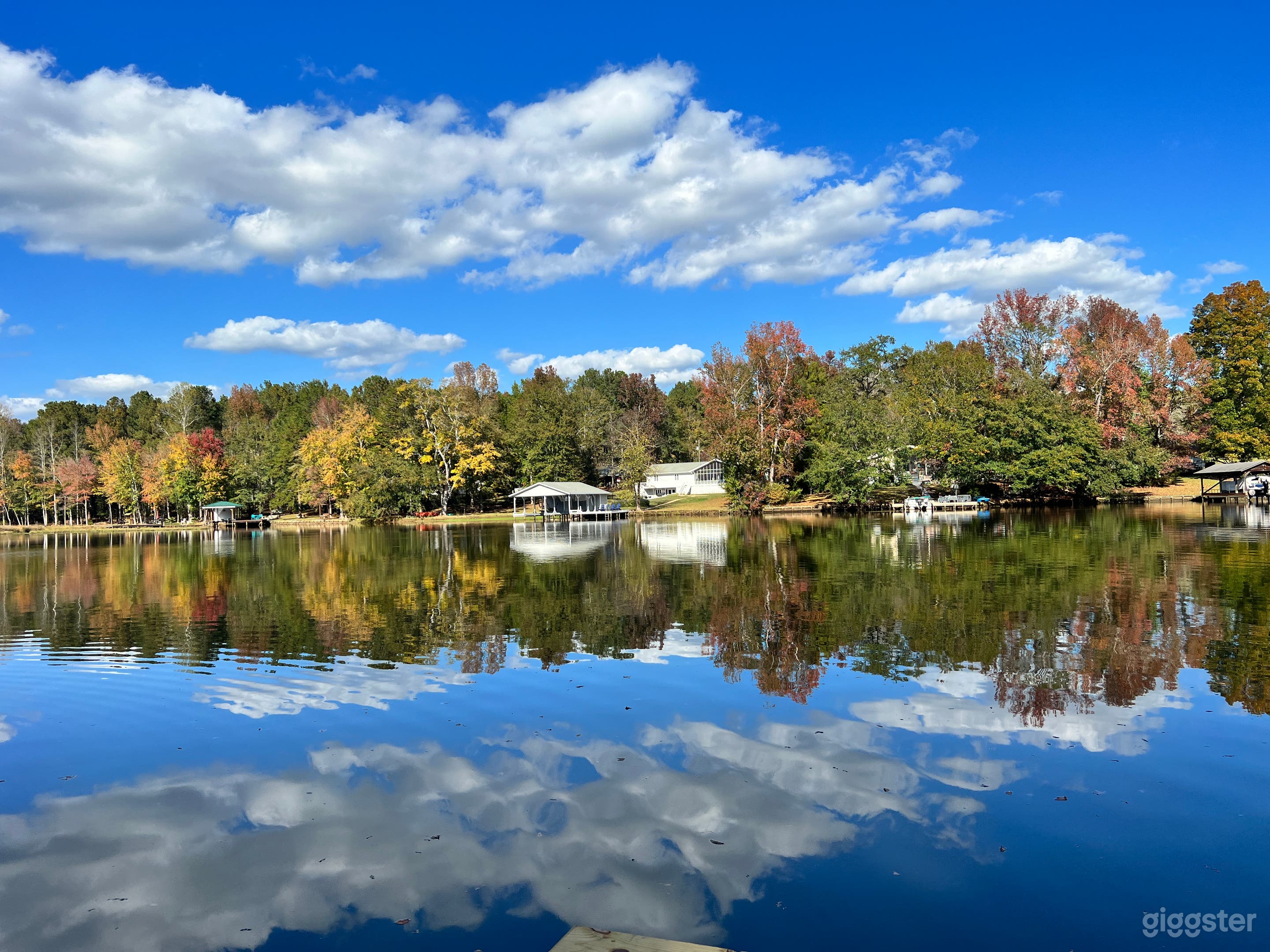 Stunning Lakefront Retreat perfect for shoots Photo 4