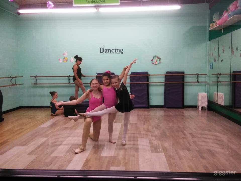 Dazzling Dance Studio 2 with Floating Wood Floors, Barres &amp; Mirrors Photo 4