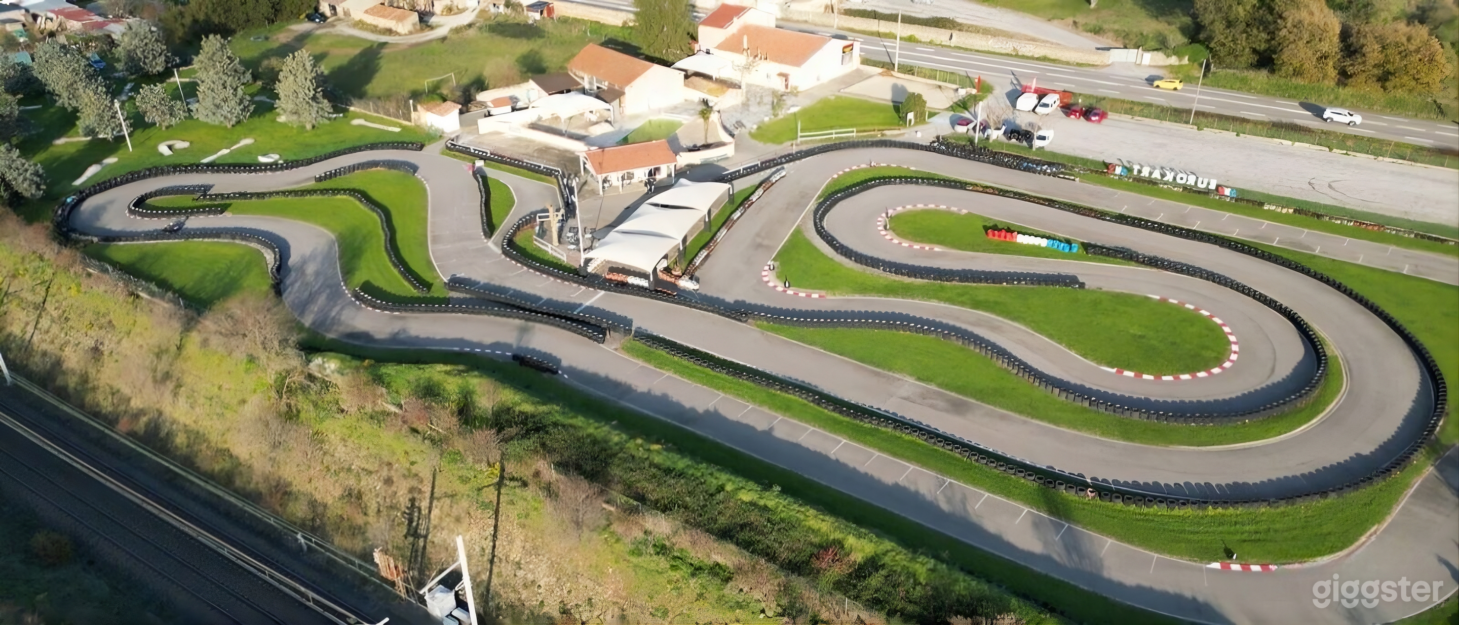 Photo de Complexe de loisirs : karting, piscine et plus 1