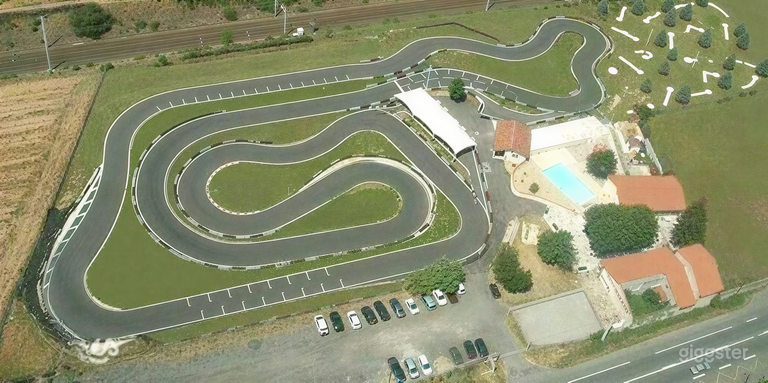  Complexe de loisirs : karting, piscine et plus 