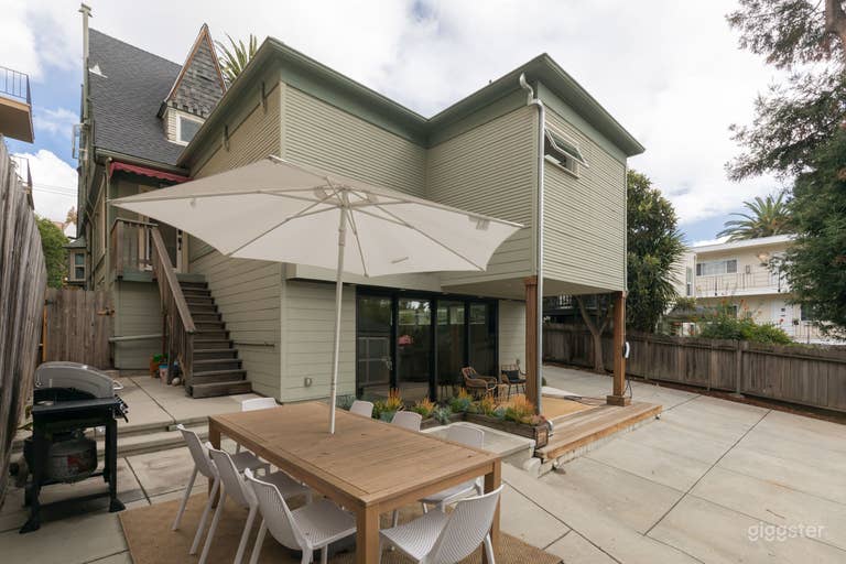  Luxe, Modern & Bright Victorian Duplex w/ Barn 