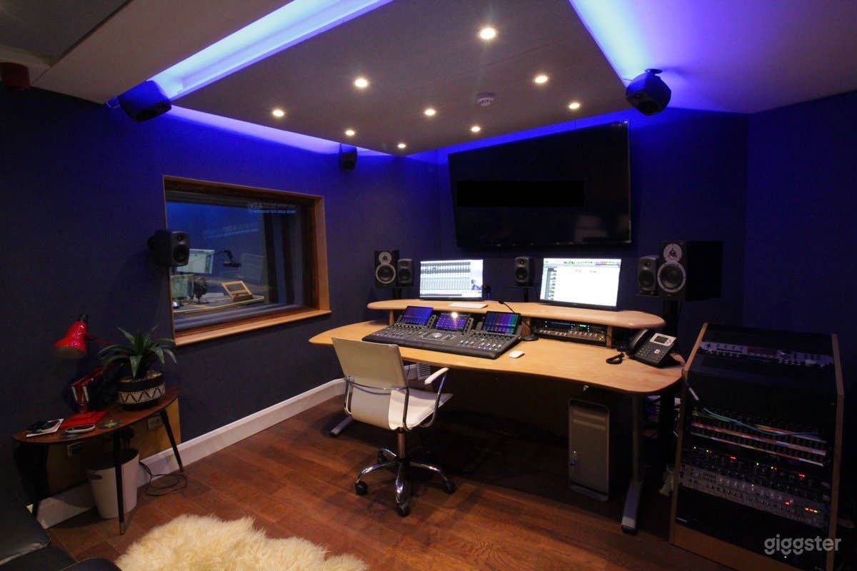 Well Equipped Modern Sound Studio in Brighton Photo 1