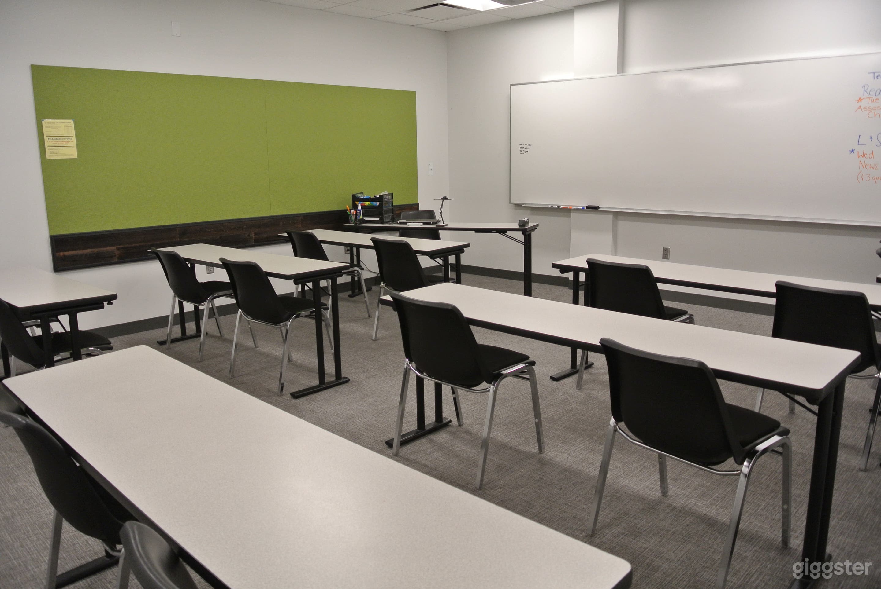 Well-equipped and Colorful Classroom in Portland Photo 1