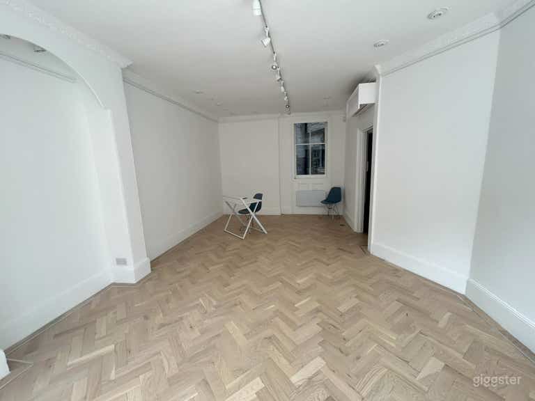  Elegant and Contemporary Gallery in West London 