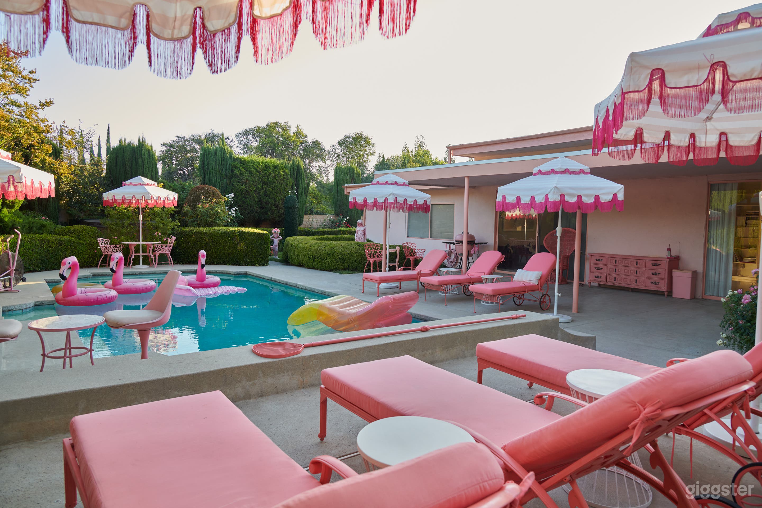 Vintage Pink Hollywood Regency Home Photo 2