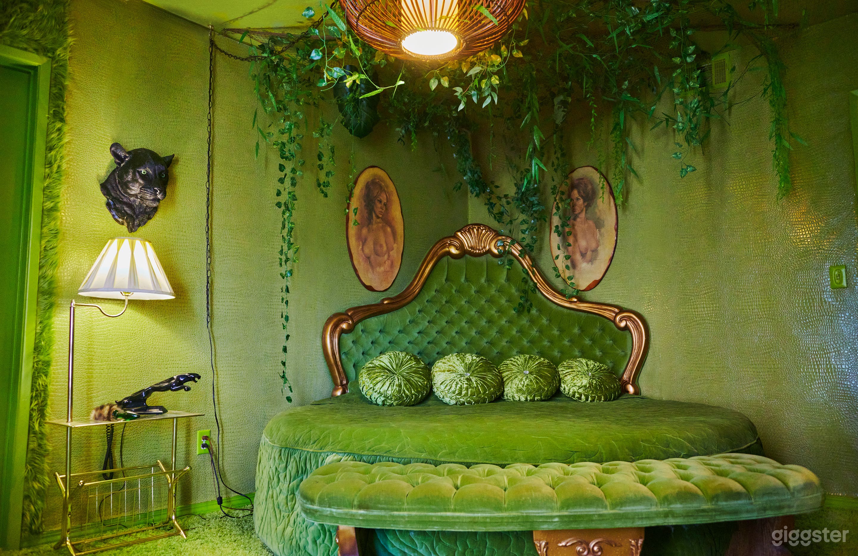 Vintage Pink Hollywood Regency Home Photo 3