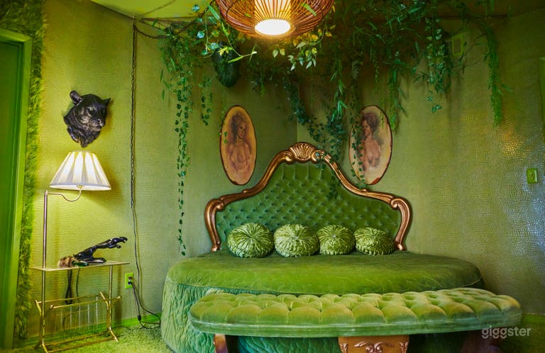  Vintage Pink Hollywood Regency Home 