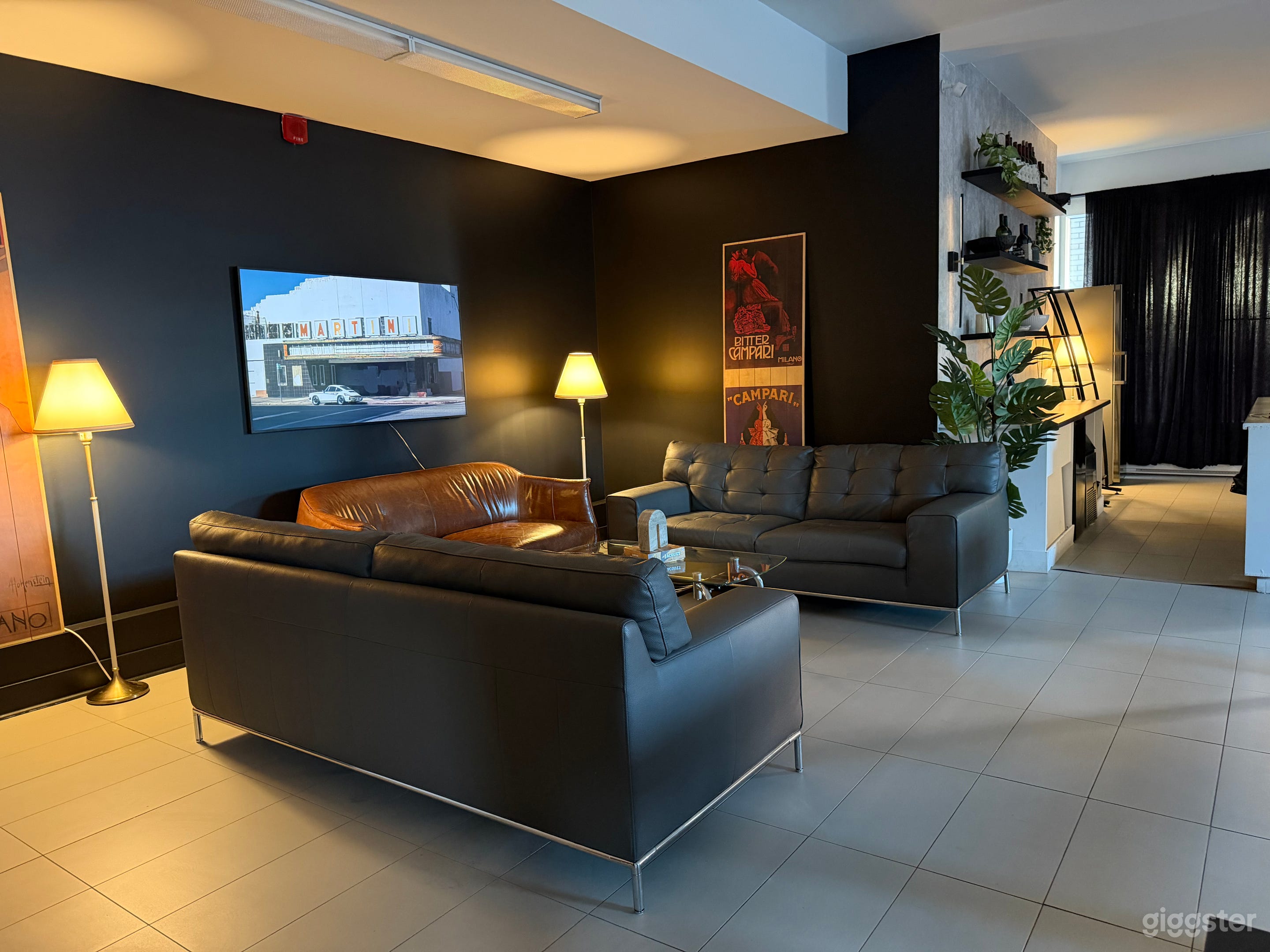 Modern Central Montreal Event Space with Full Bar Photo 2