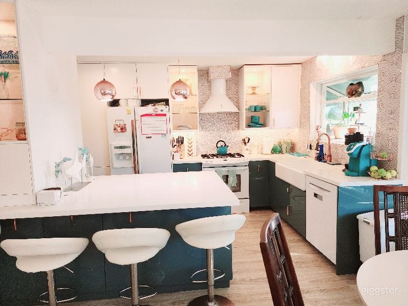 Kitchen Peninsula with seating