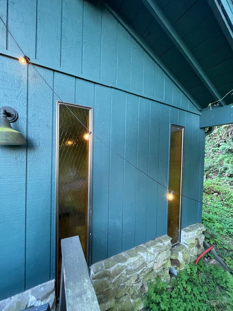  Stained glass windows 