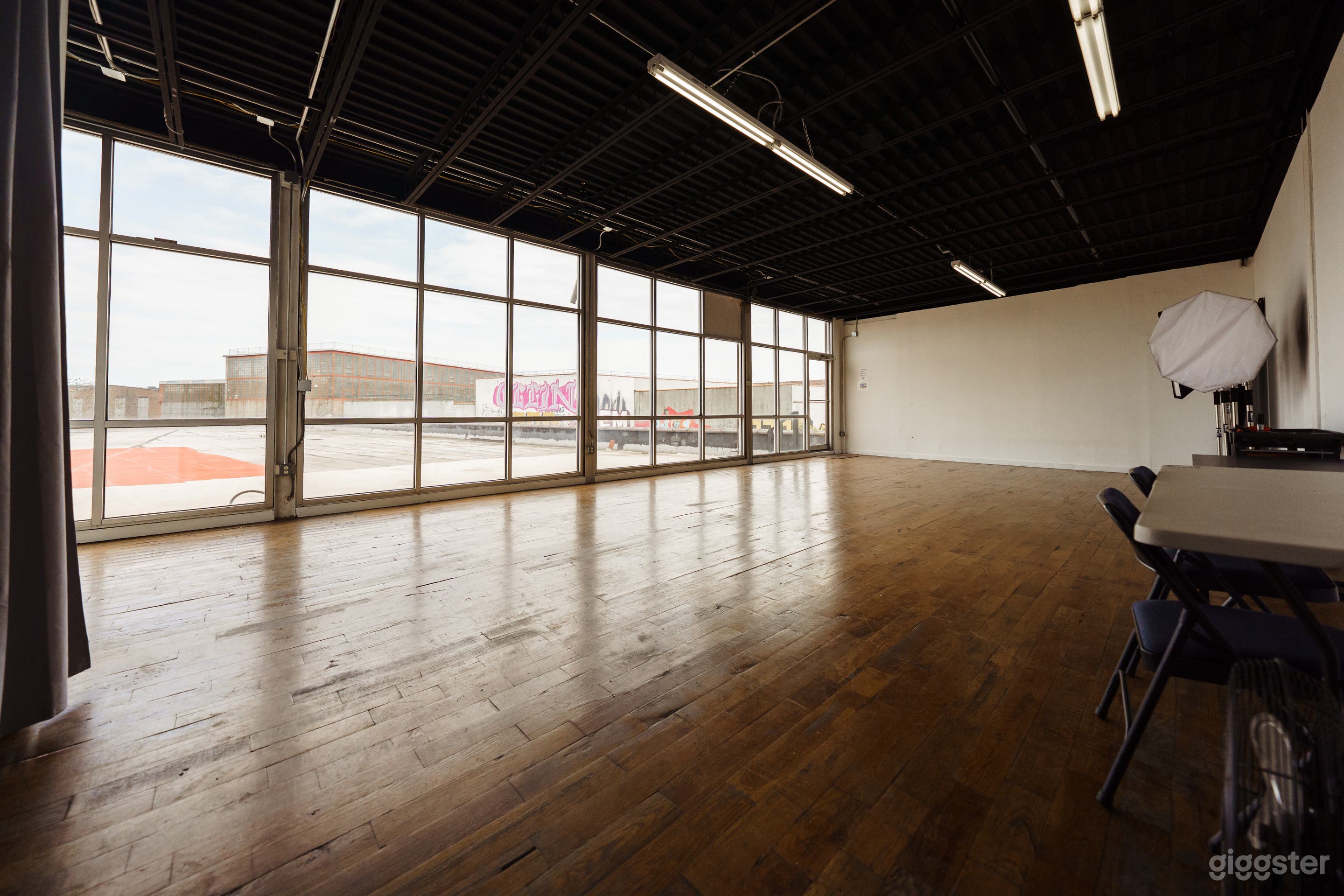 Daylight Photo Studio II with Rooftop Access Photo 2