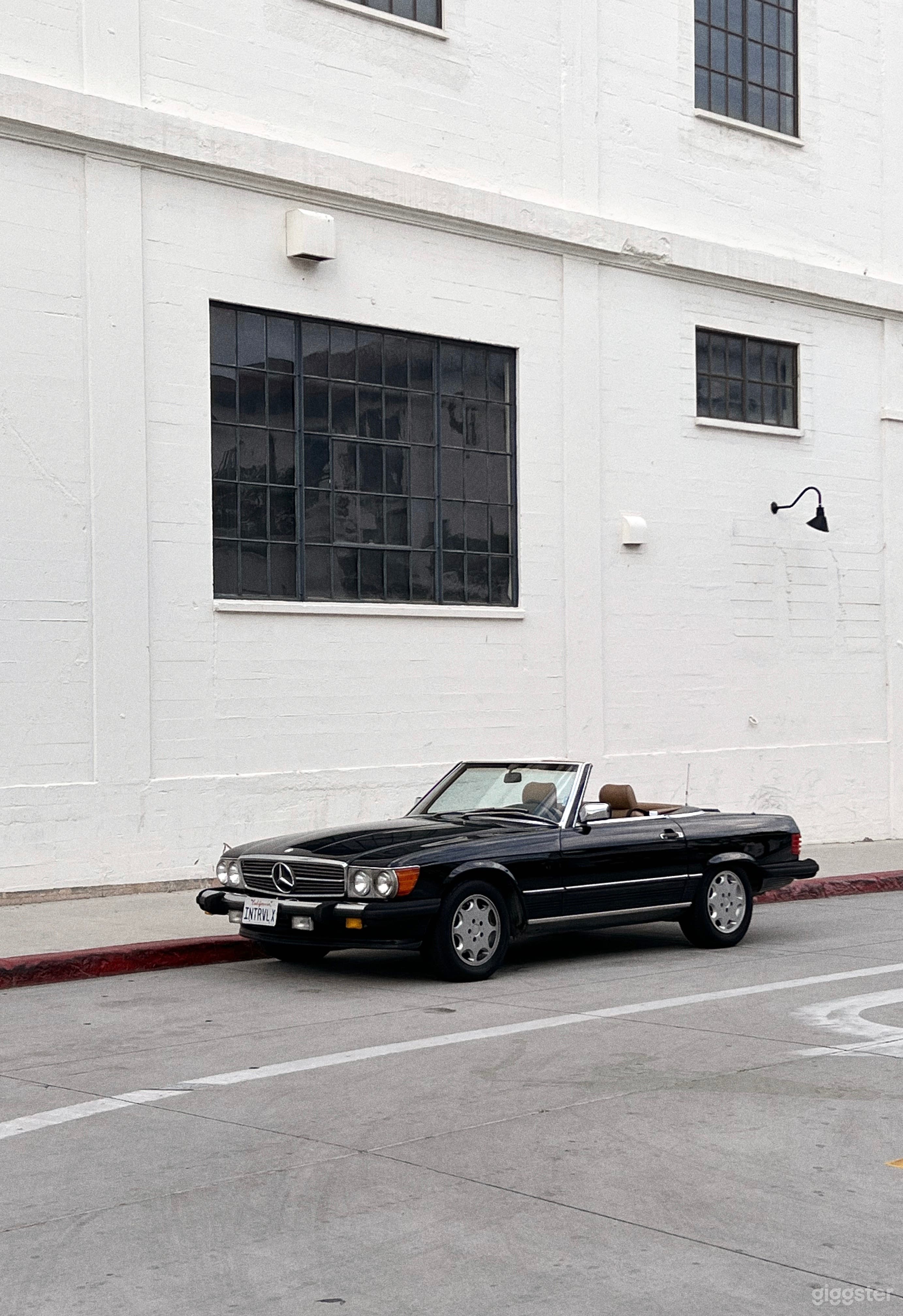 Classic 1989 Vintage Mercedes Benz for rent for Photo shoots