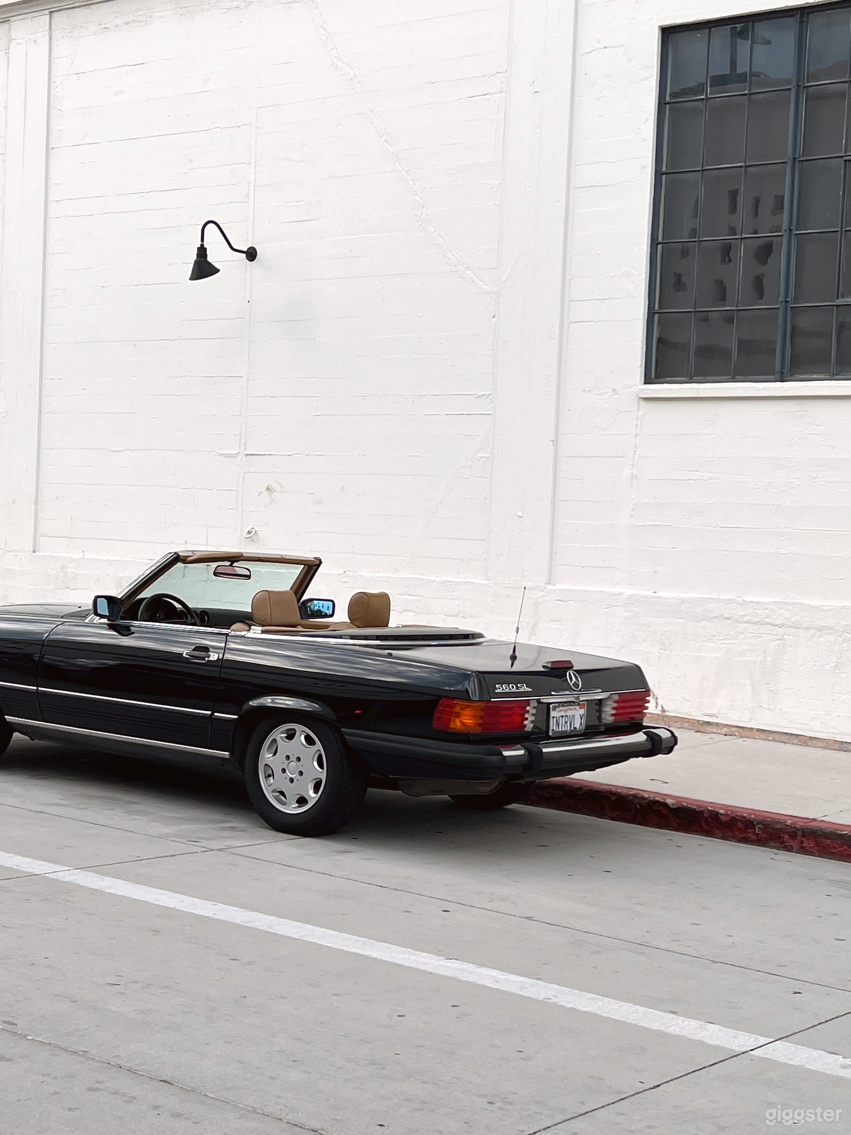 Classic 1989 Vintage Mercedes Benz for rent for Photo shoots