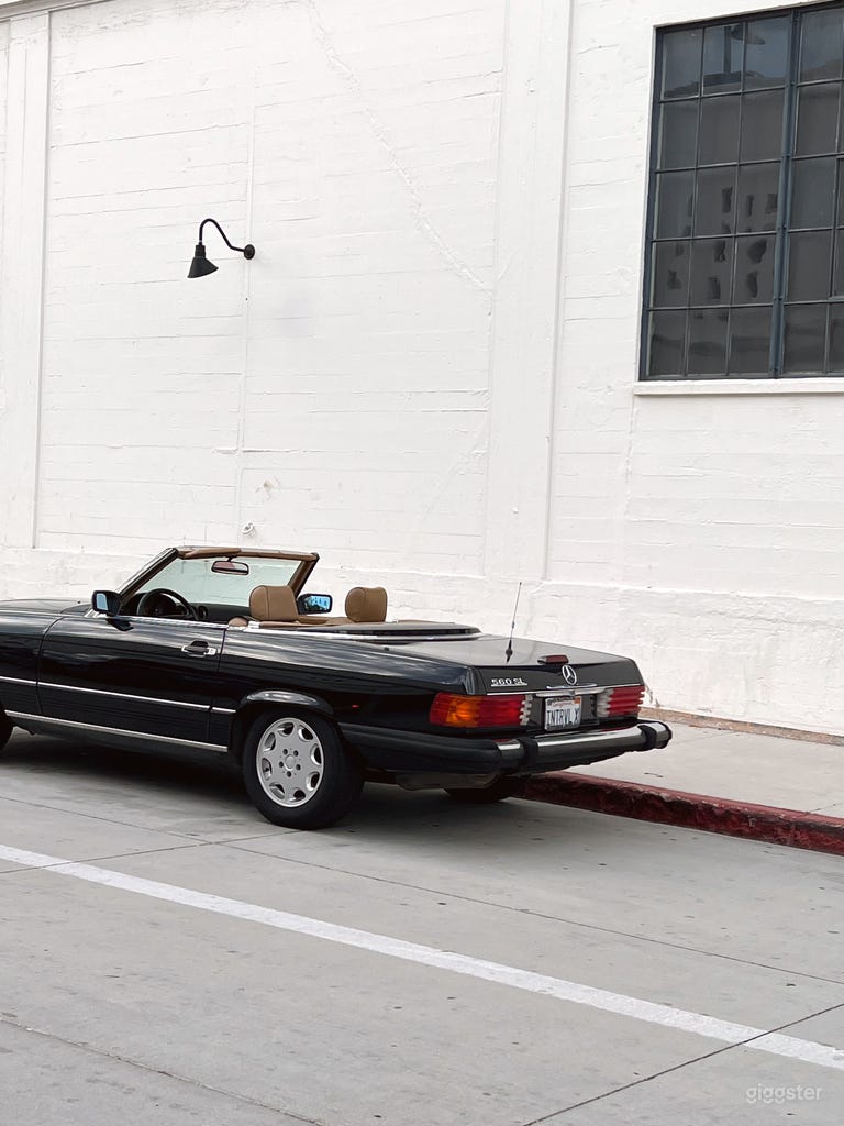  Classic 1989 Vintage Mercedes Benz for rent for Photo shoots 