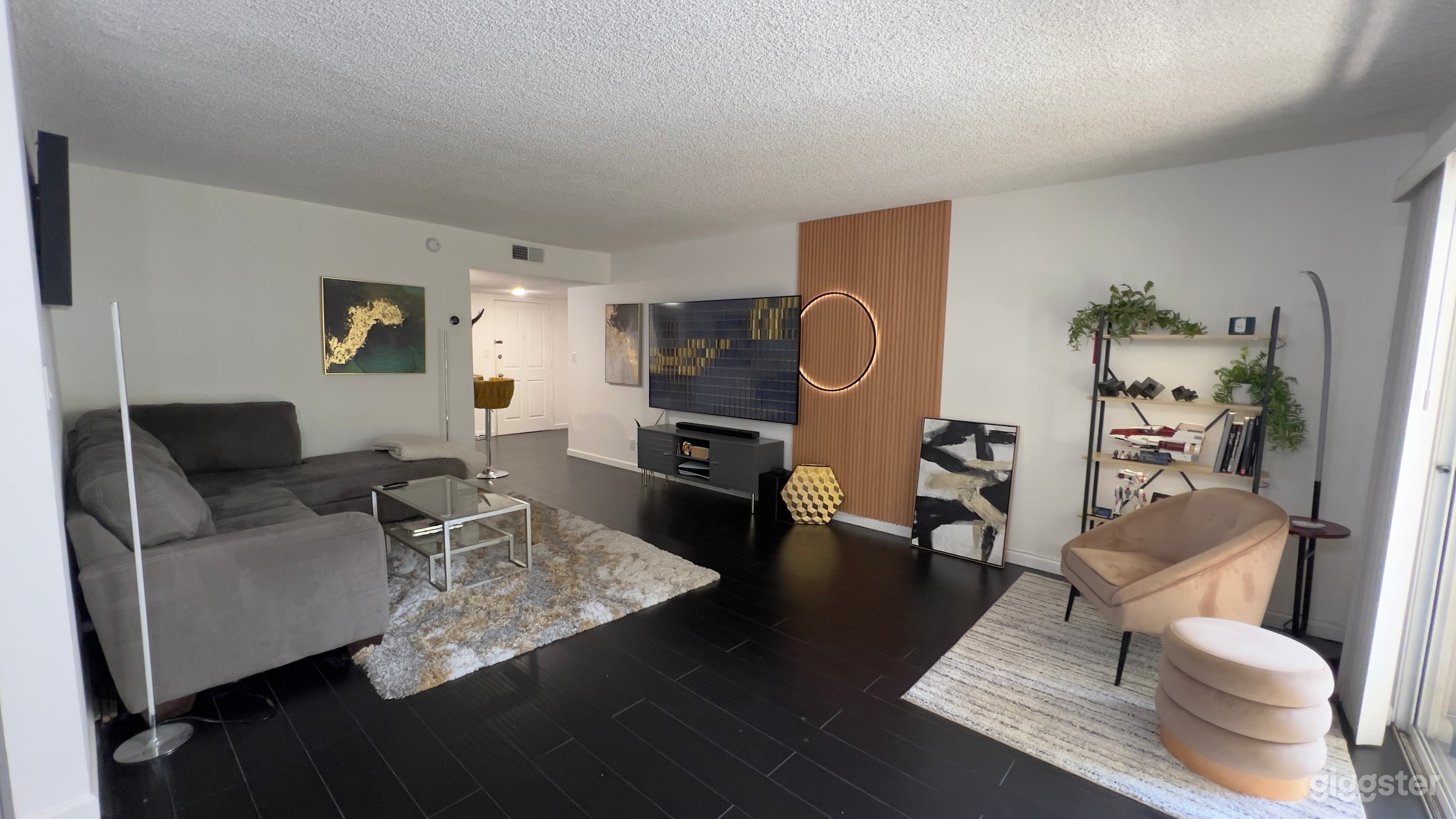 Modern Studio City Condo (New Kitchen!) Photo 2