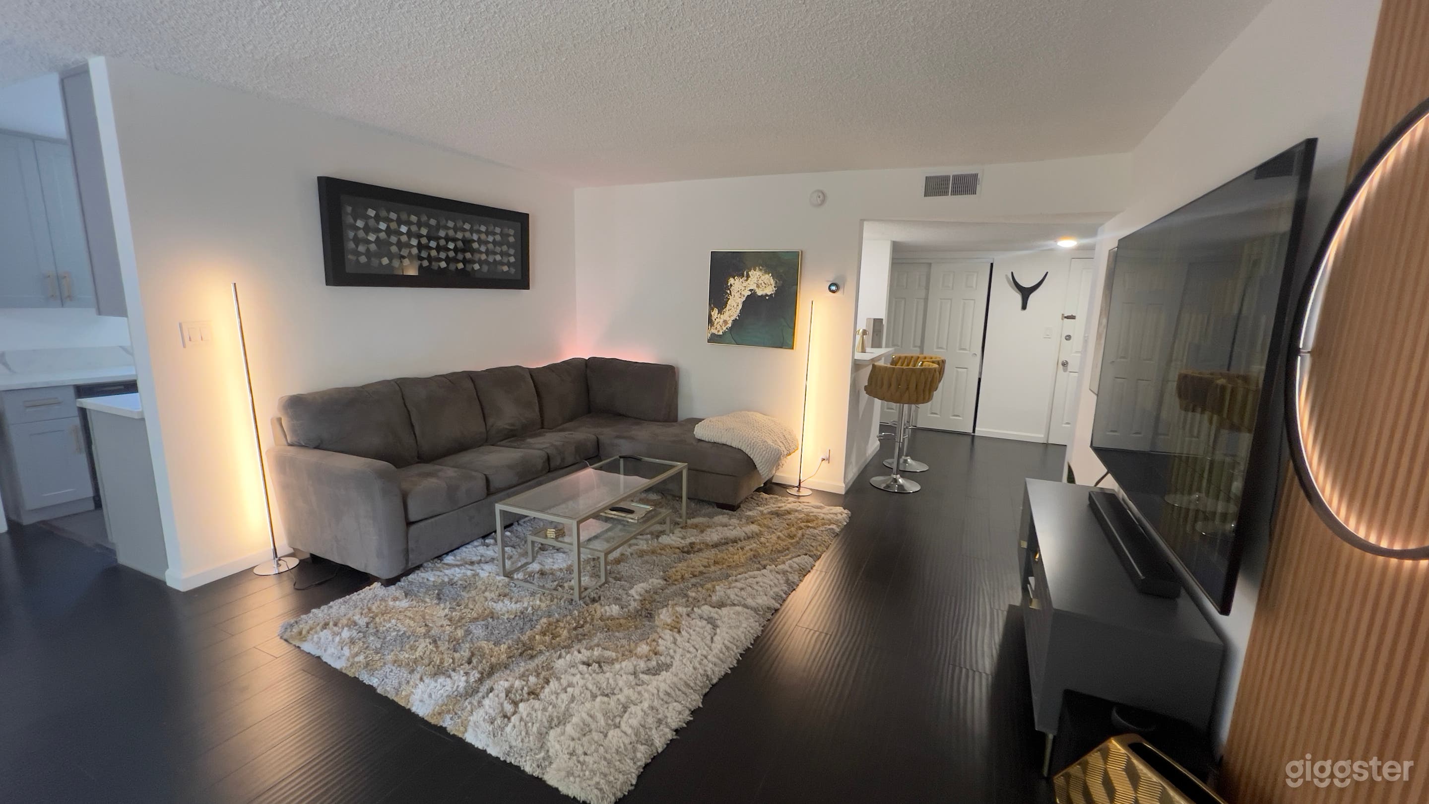 Modern Studio City Condo (New Kitchen!) Photo 3