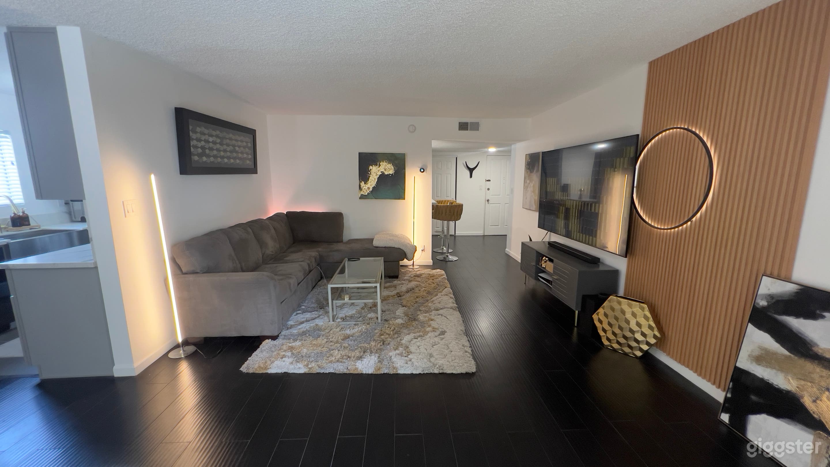 Modern Studio City Condo (New Kitchen!) Photo 4