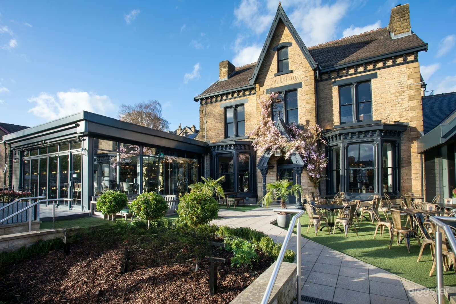 Whole Venue: Victorian Hideaway with Unique Features Photo 1