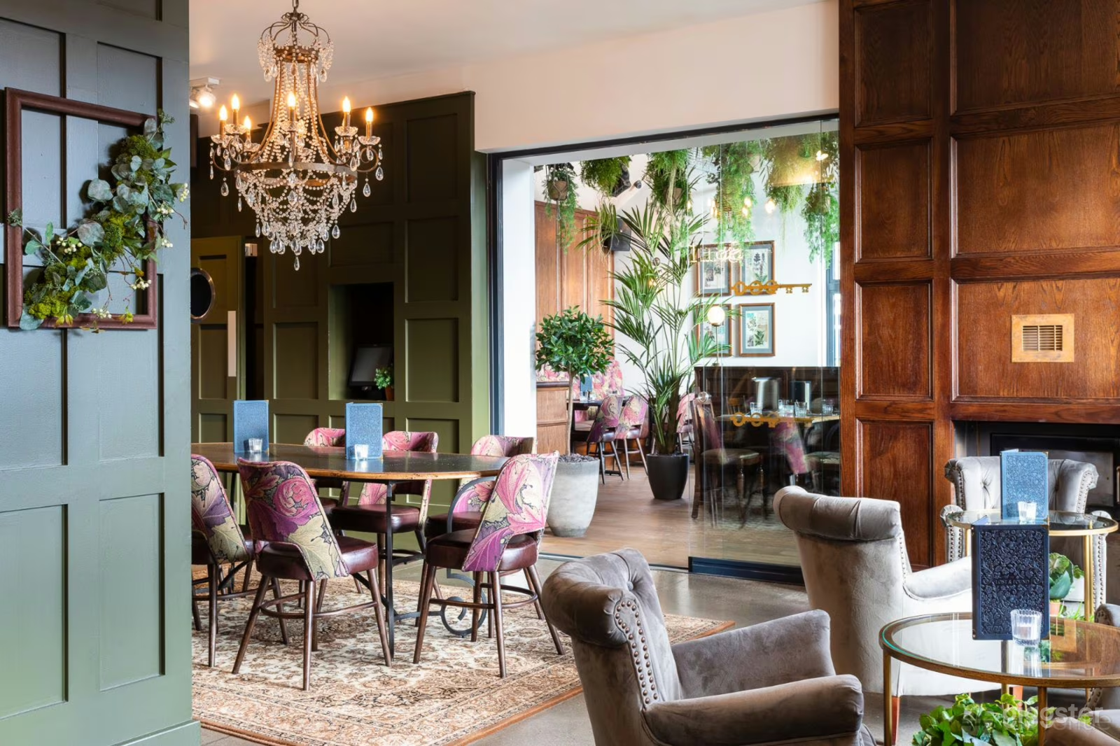 Whole Venue: Victorian Hideaway with Unique Features Photo 3