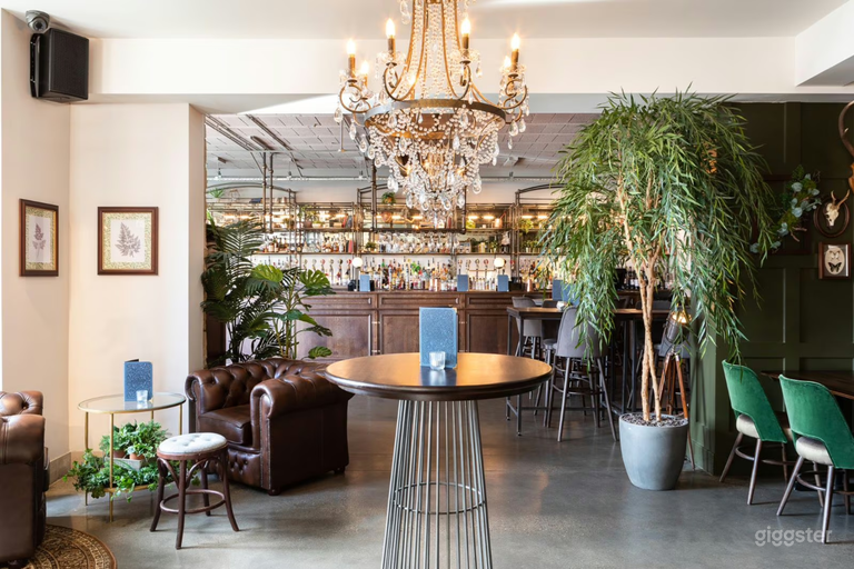  Whole Venue: Victorian Hideaway with Unique Features 