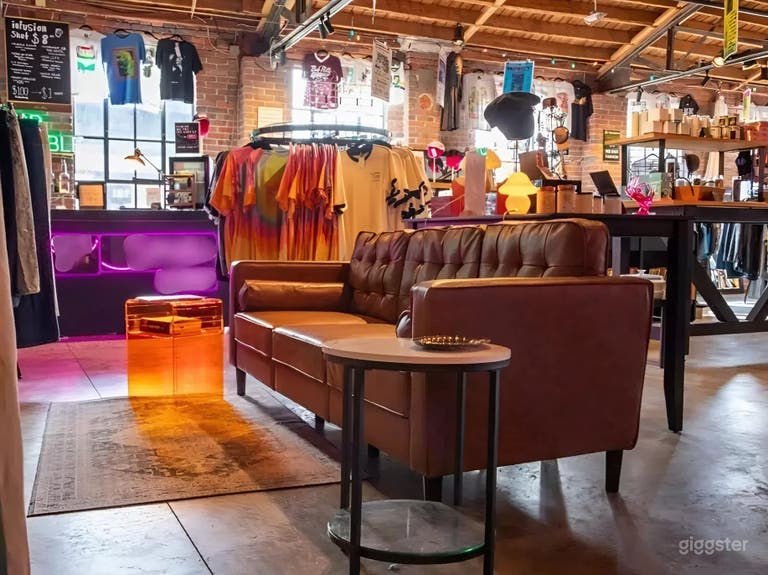  House of Vintage – Bar, Thrift Shop & Taco Spot with a Retro Party Vibe 