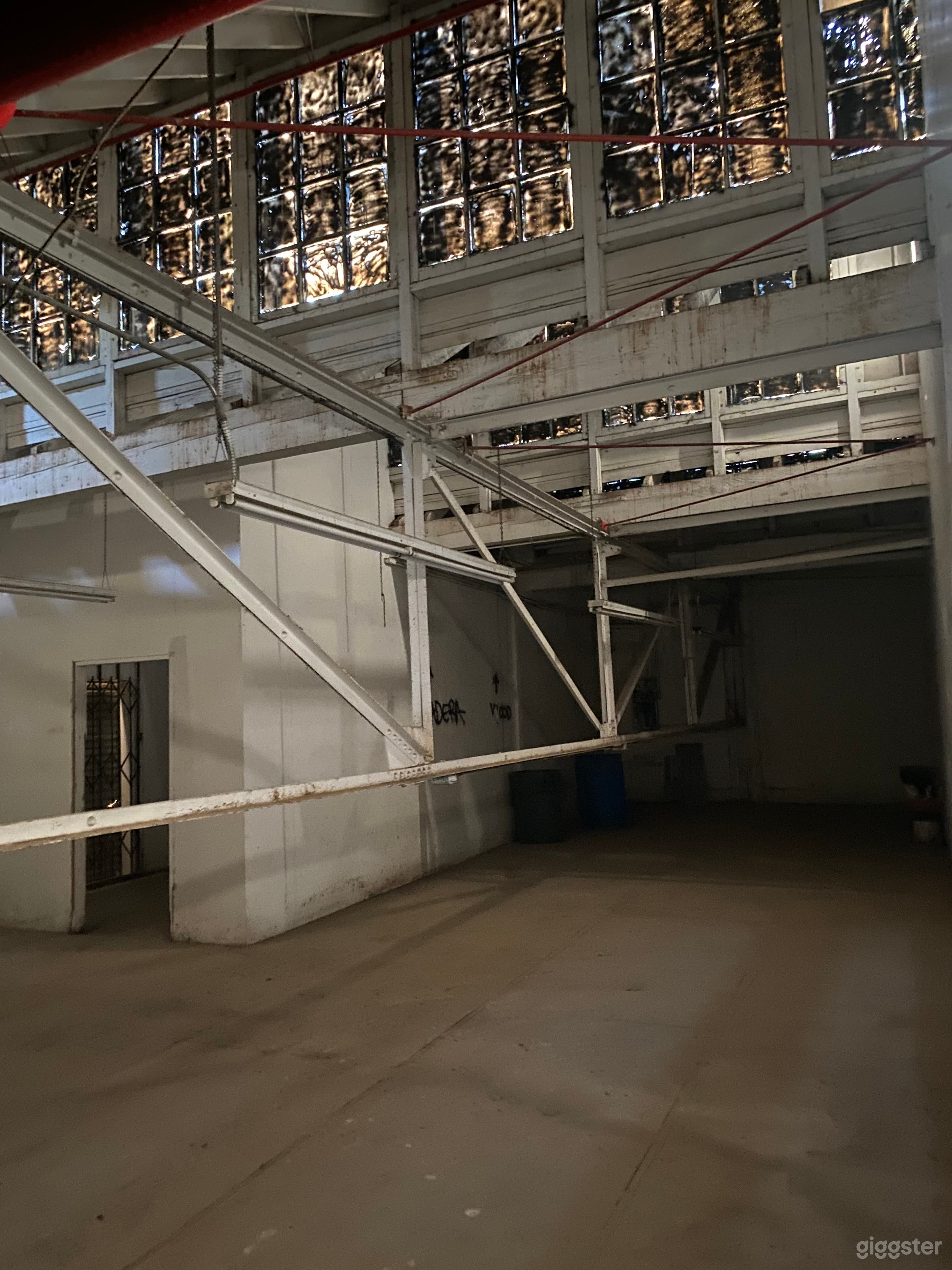 3000 Sqft raw industrial room with sawtooth windows Photo 1