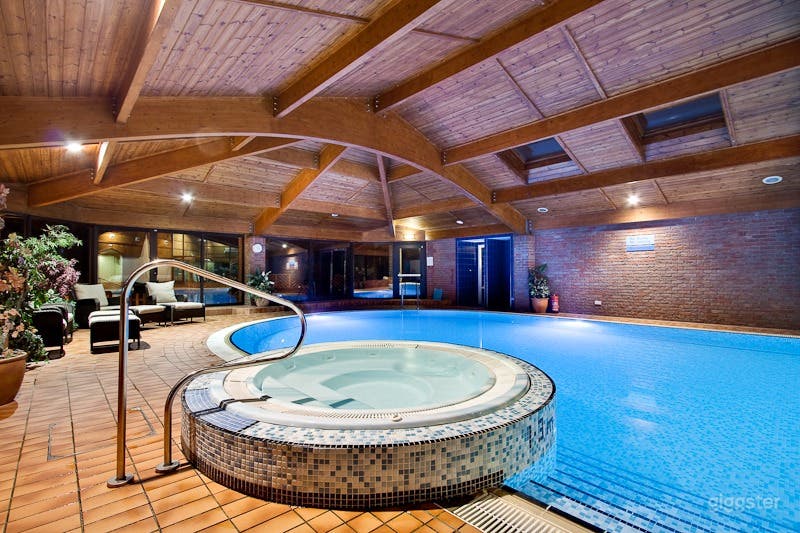 Indoor Pool for Relaxation and Bonding   Photo 2