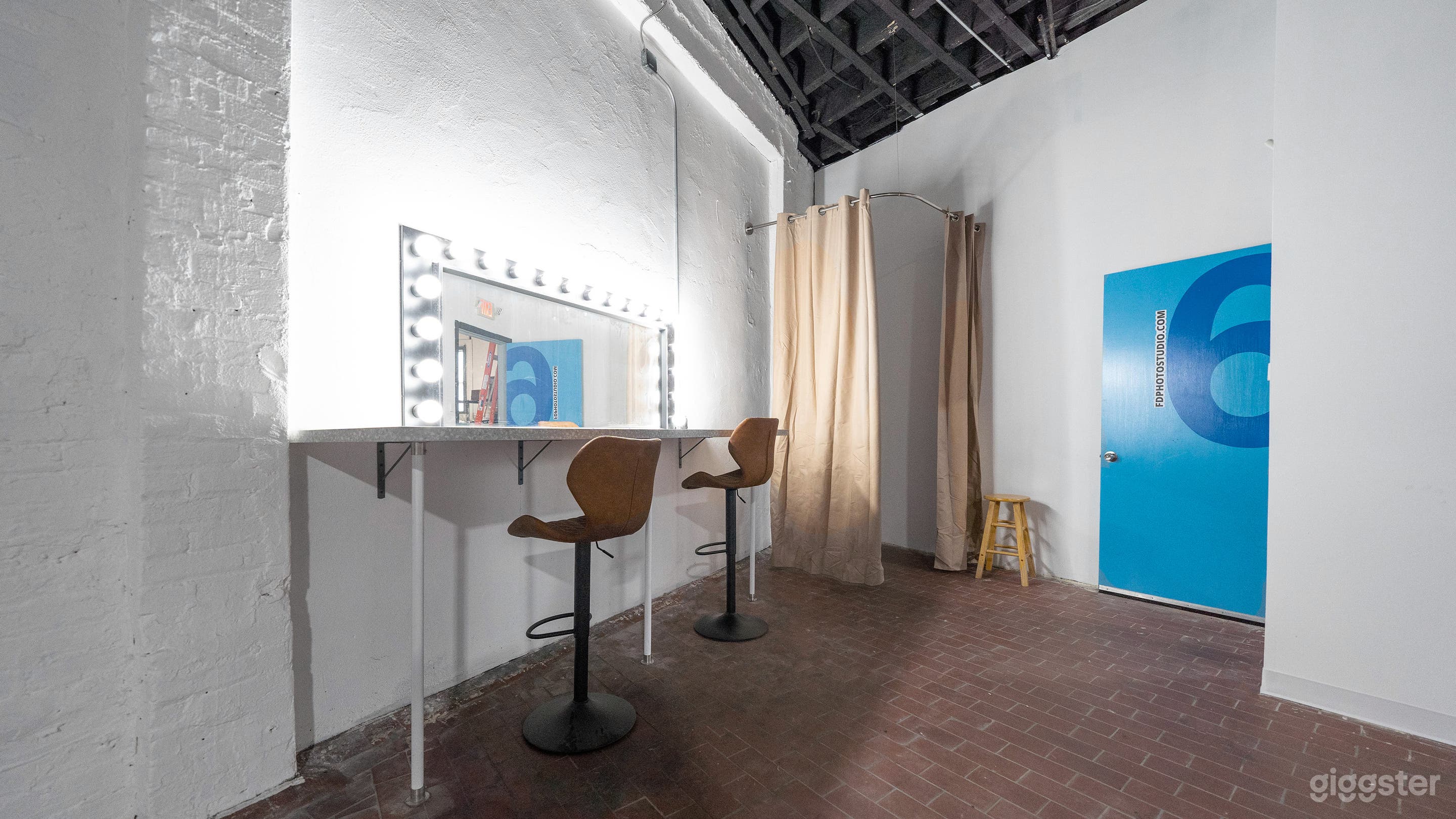 Blackout Photo Studio with Large corner Cyc Wall Photo 4