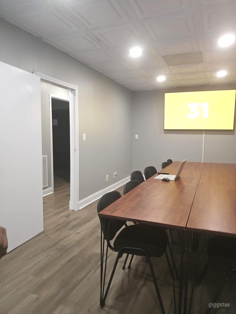  Cozy, Roomy and Versatile Meeting Room Space 