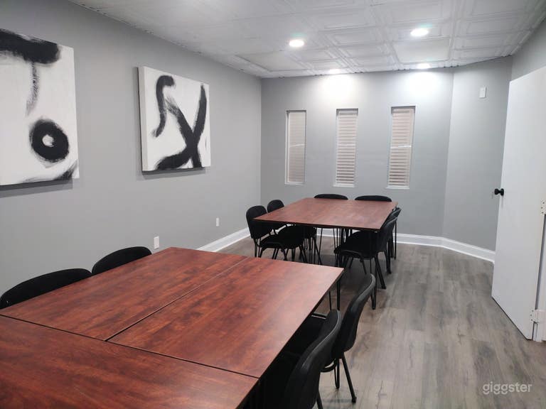  Cozy, Roomy and Versatile Meeting Room Space 