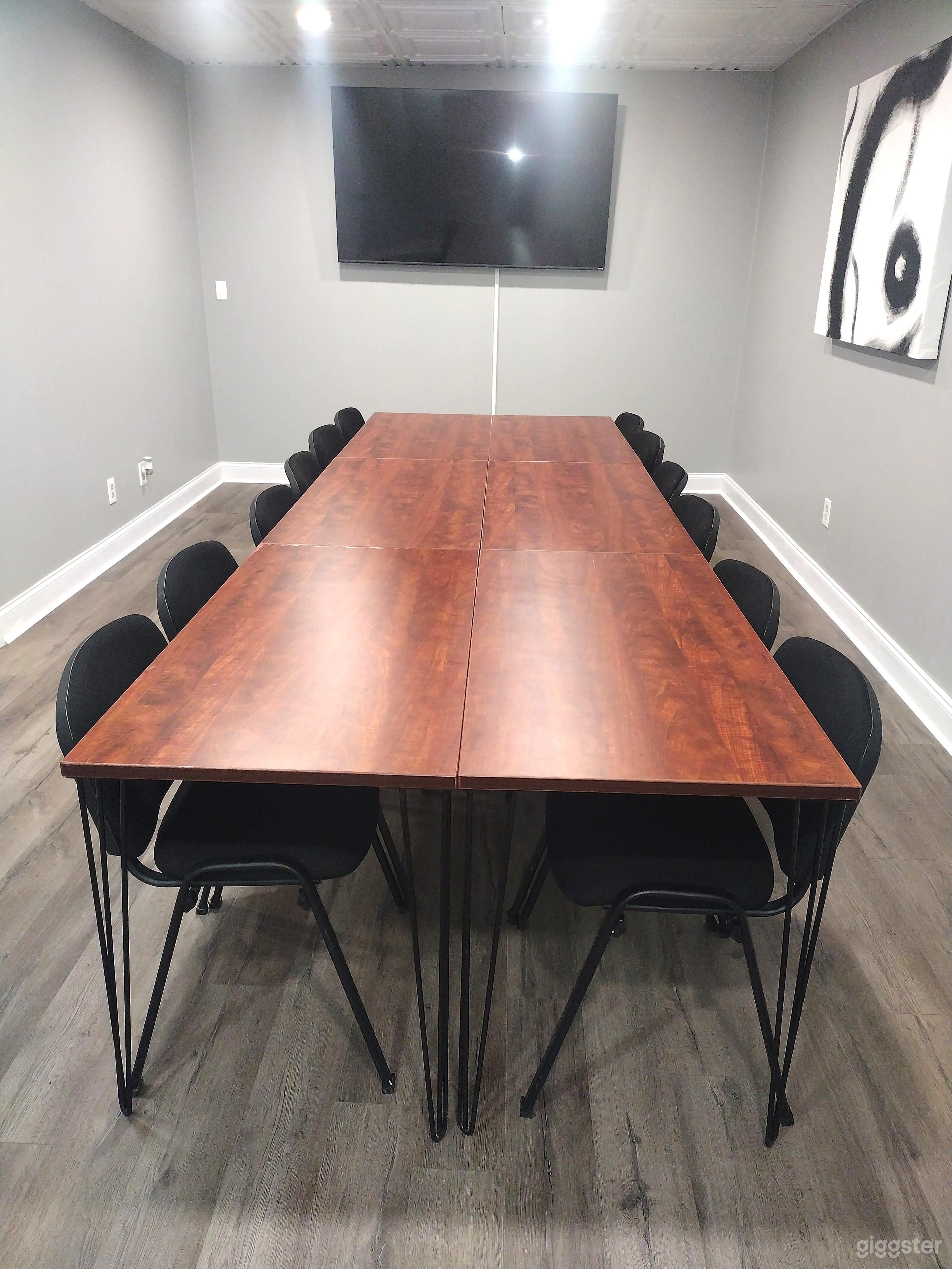 Cozy, Roomy and Versatile Meeting Room Space Photo 2