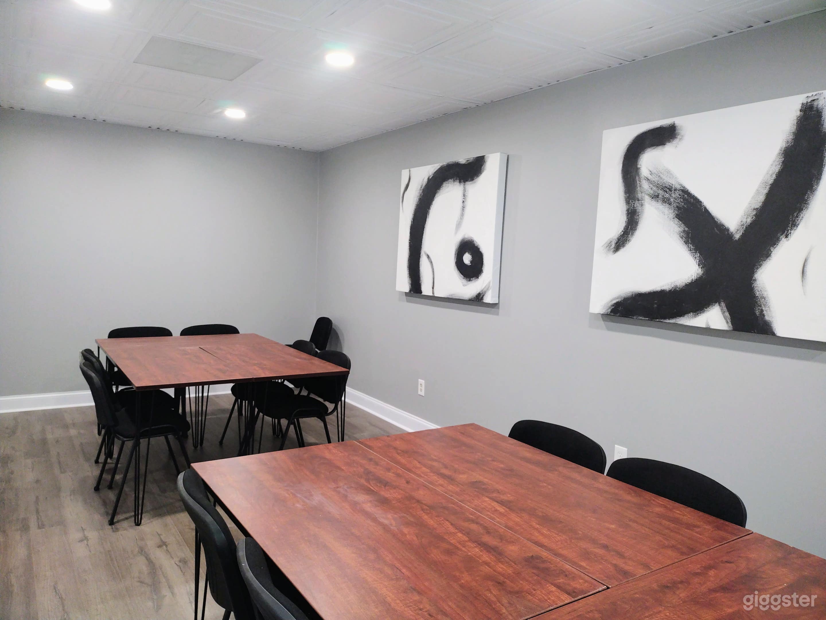 Cozy, Roomy and Versatile Meeting Room Space Photo 4
