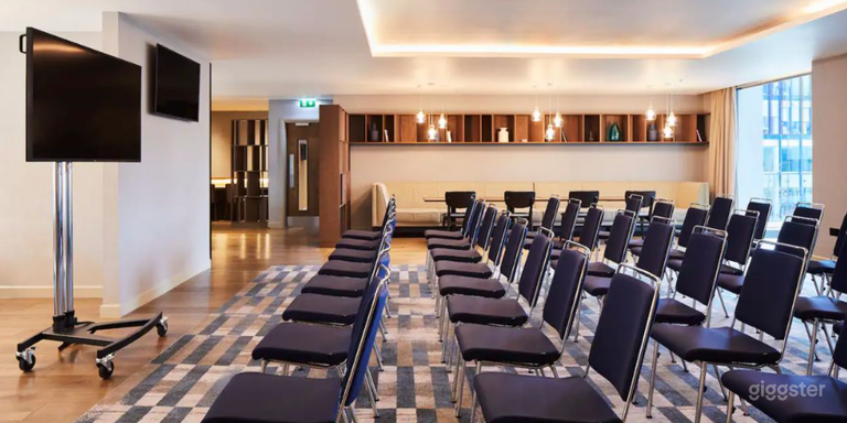  Lovely and Bright Club Lounge 