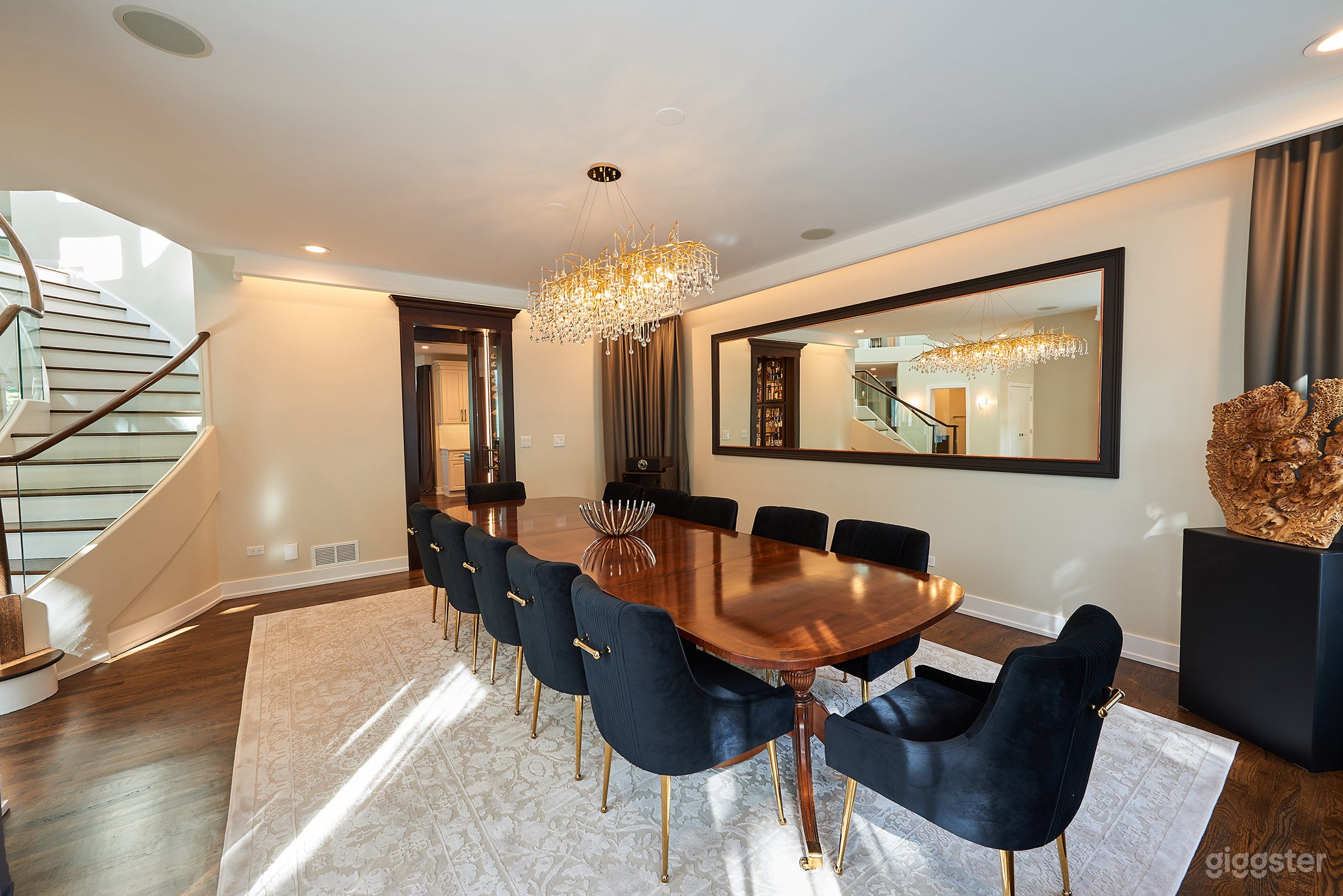 Secluded Mansion in Riverwoods Photo 4