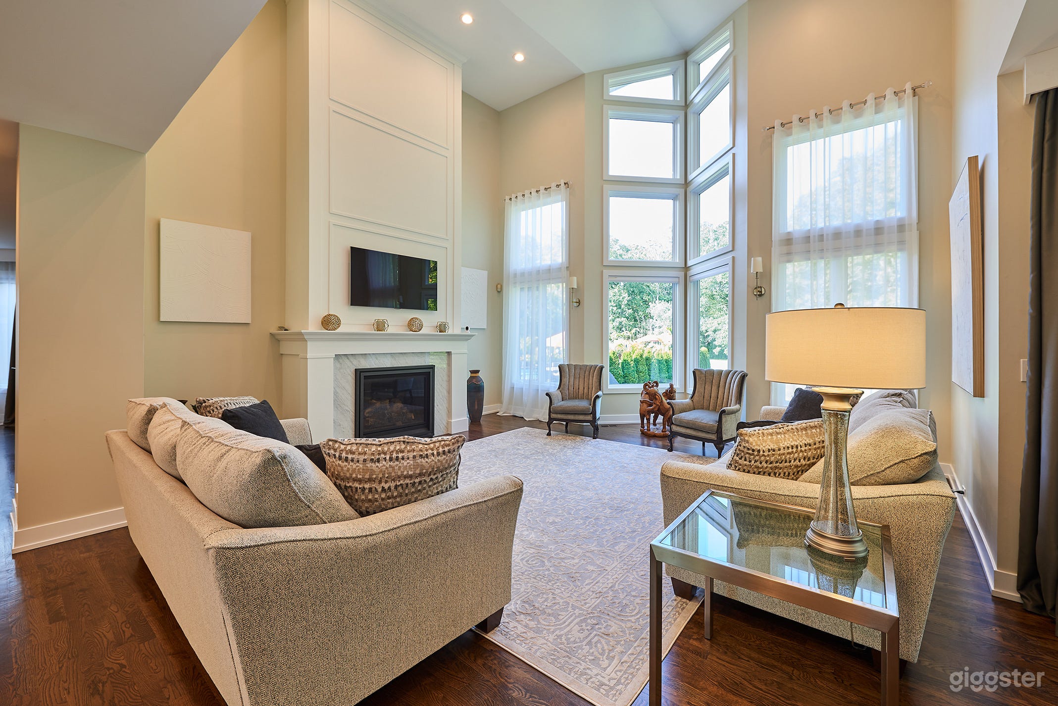 Secluded Mansion in Riverwoods Photo 2