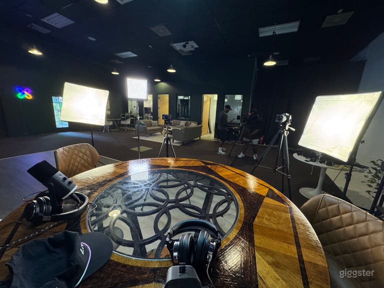  Next-Level Content Studio for Podcasts & Reels 