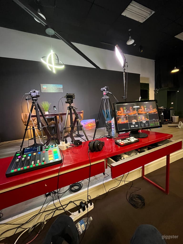  Next-Level Content Studio for Podcasts & Reels 